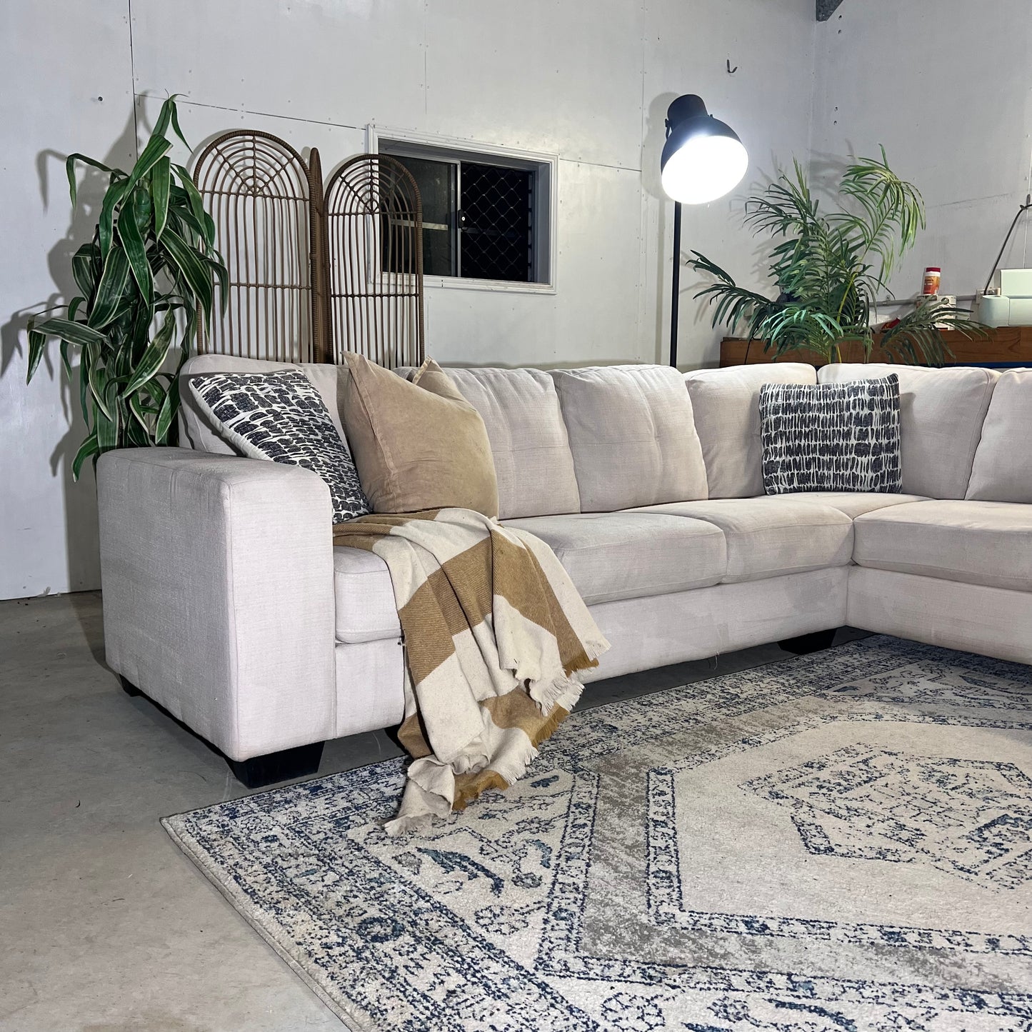 CREAM AMART CORNER COUCH