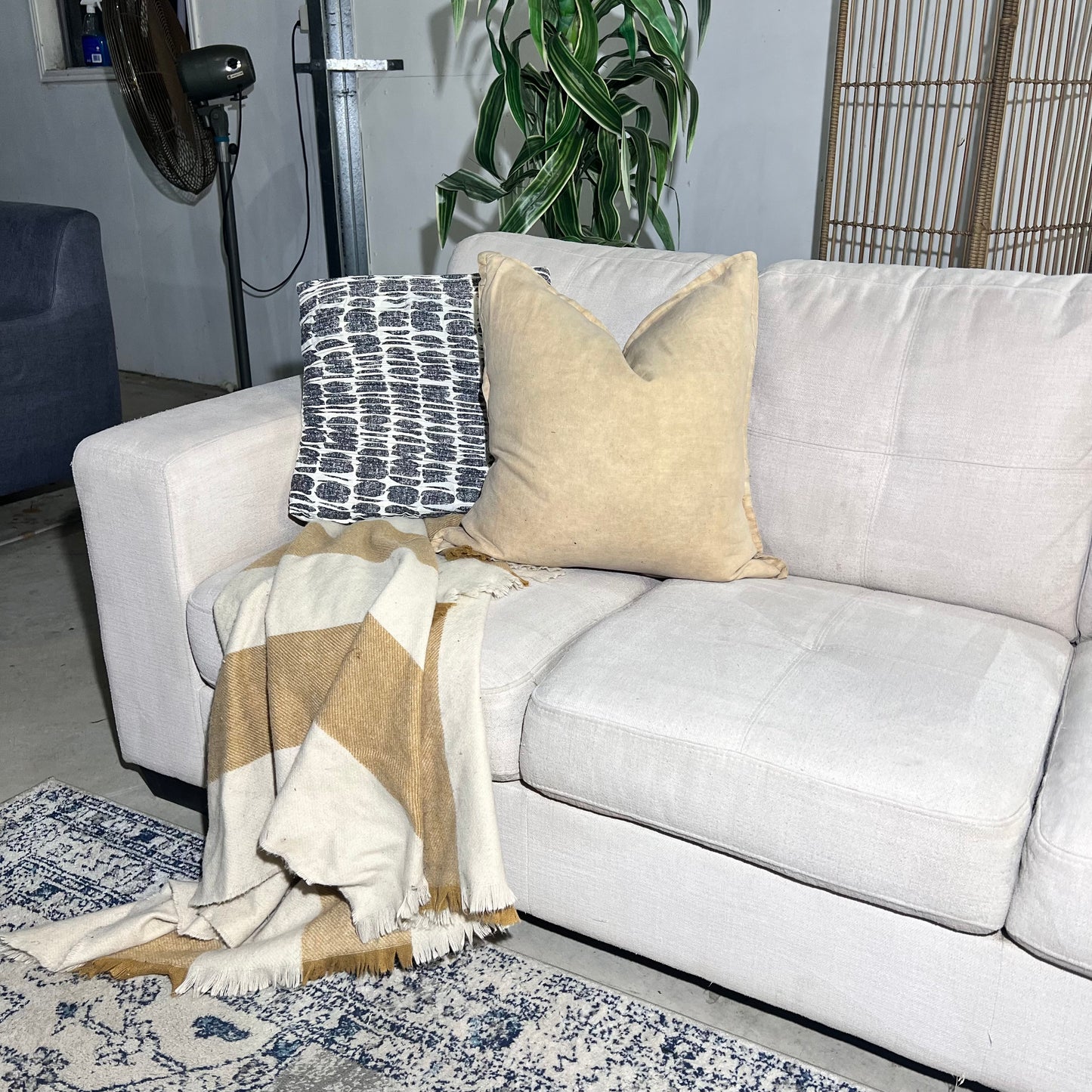 CREAM AMART CORNER COUCH