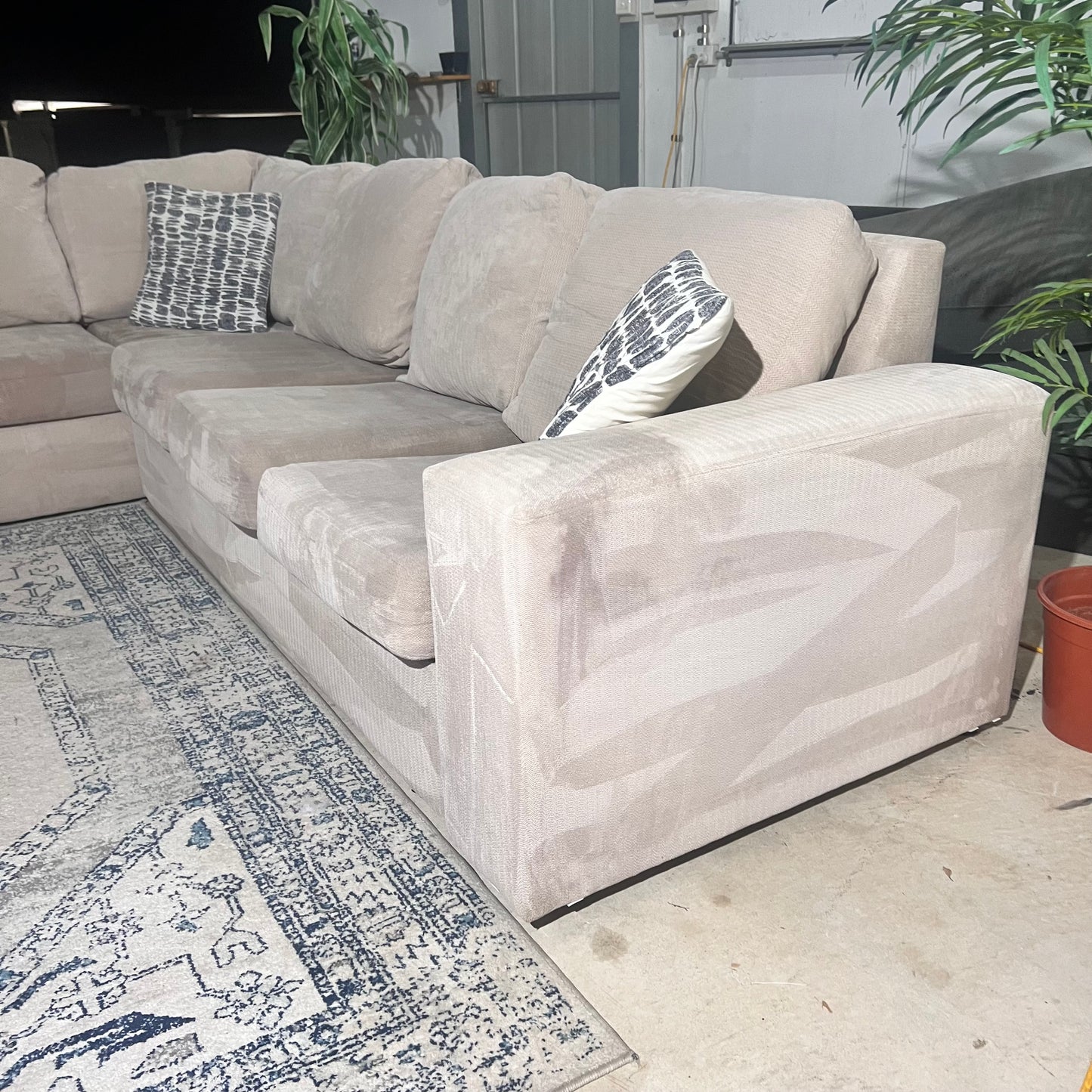 CREAM CORNER COUCH
