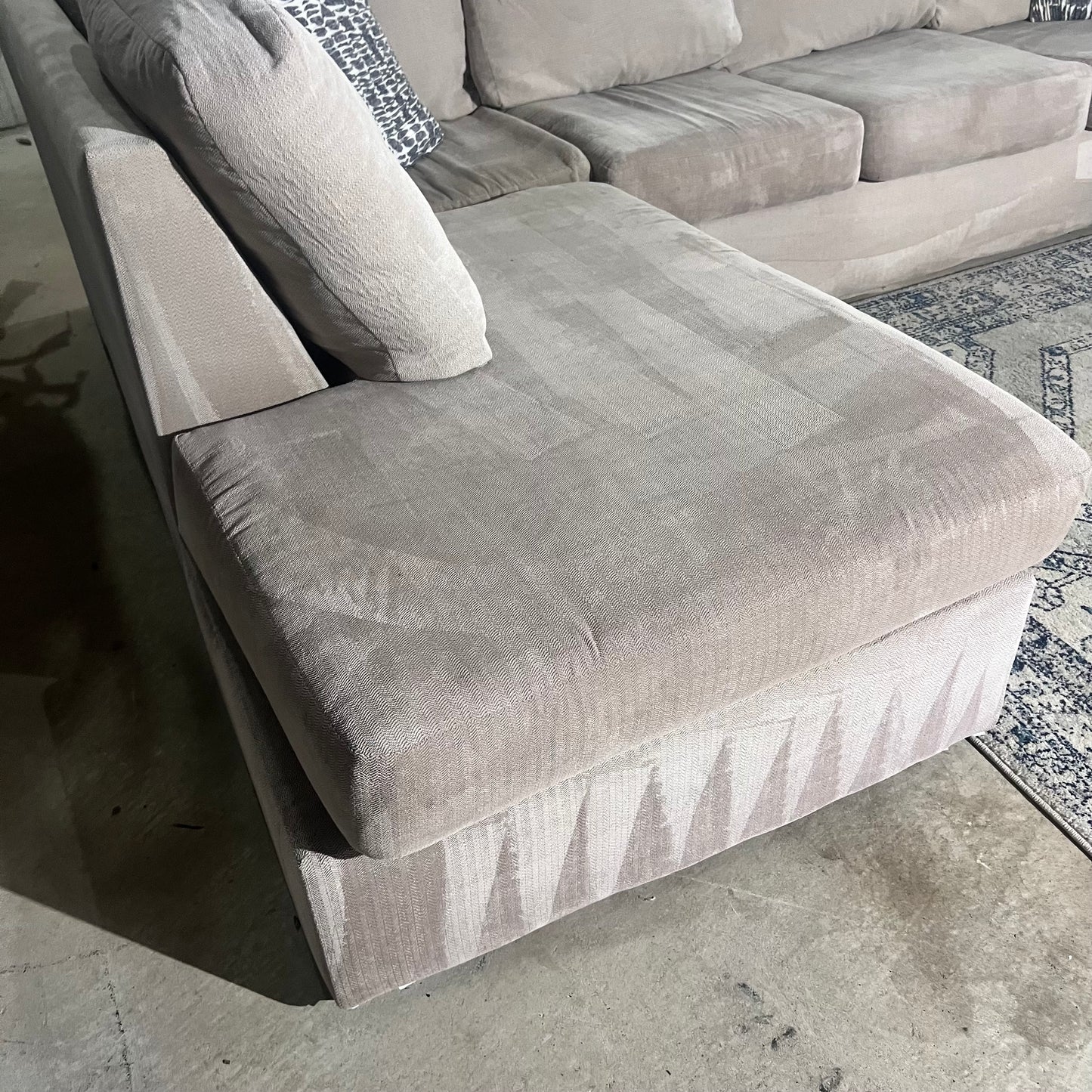 CREAM CORNER COUCH
