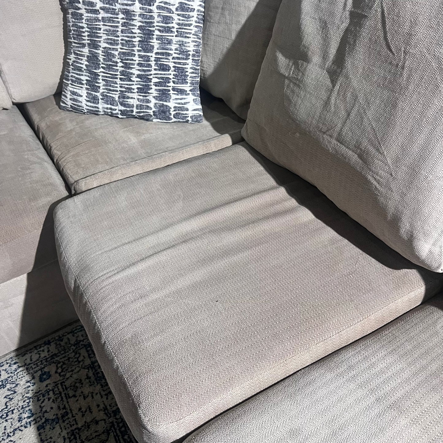 CREAM CORNER COUCH