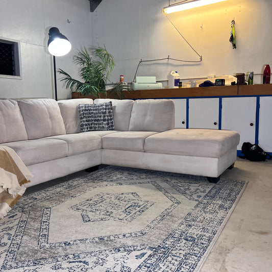 CREAM AMART CORNER COUCH