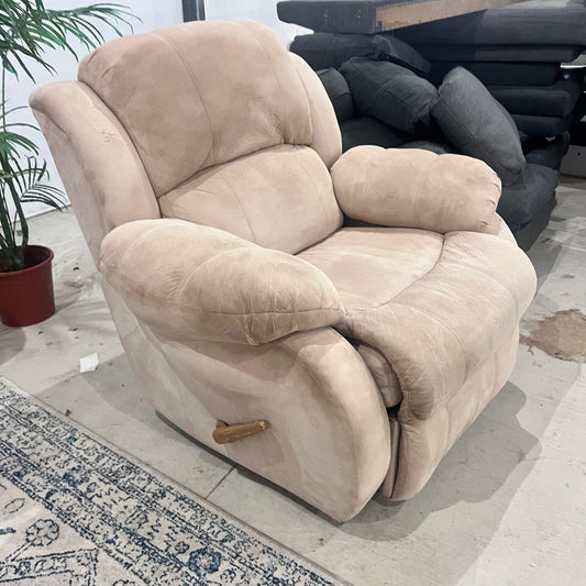 QUICK SALE ‼️ CREAM RECLINER SET 2 ROCKING CHAIRS
