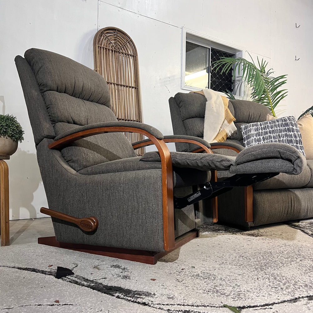 LAZY BOY RECLINER + 2 SEATER BUNDLE (SAME DAY DELIVERY) 👑