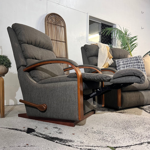 LAZY BOY RECLINER + 2 SEATER BUNDLE (SAME DAY DELIVERY) 👑