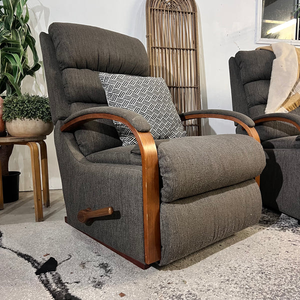 LAZY BOY RECLINER + 2 SEATER BUNDLE (SAME DAY DELIVERY) 👑