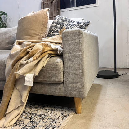 LIGHT GREY FANTASTIC COUCH